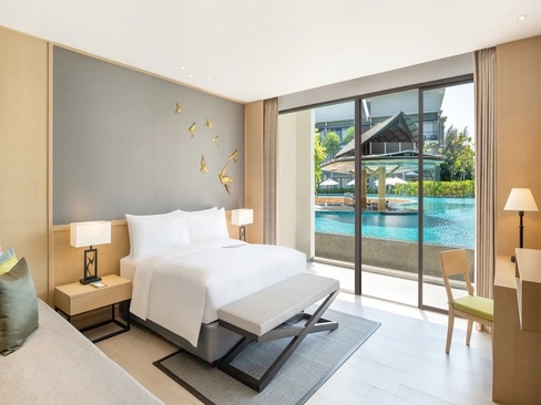 Le Meridien Khao Lak Beach & Spa Resort