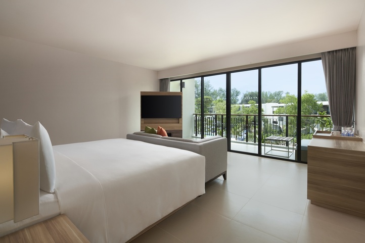 Le Meridien Phuket Mai Khao Beach Resort