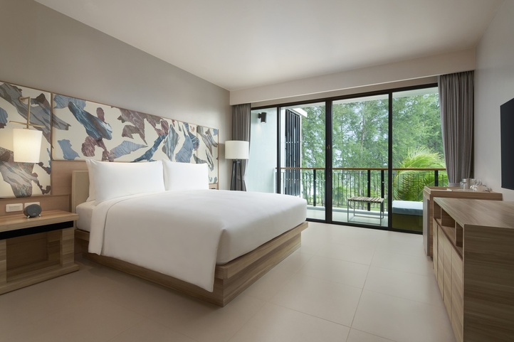 Le Meridien Phuket Mai Khao Beach Resort