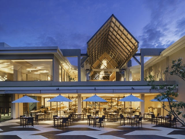 Le Meridien Khao Lak Beach & Spa Resort