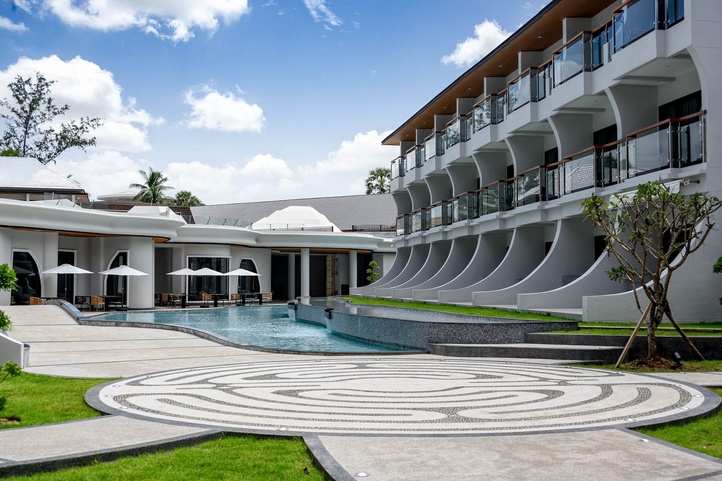 Amora Beach Resort Phuket