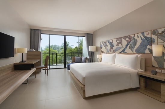 Le Meridien Phuket Mai Khao Beach Resort