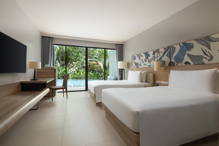 Le Meridien Phuket Mai Khao Beach Resort