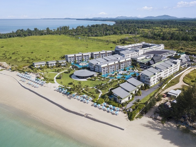 Le Meridien Khao Lak Beach & Spa Resort