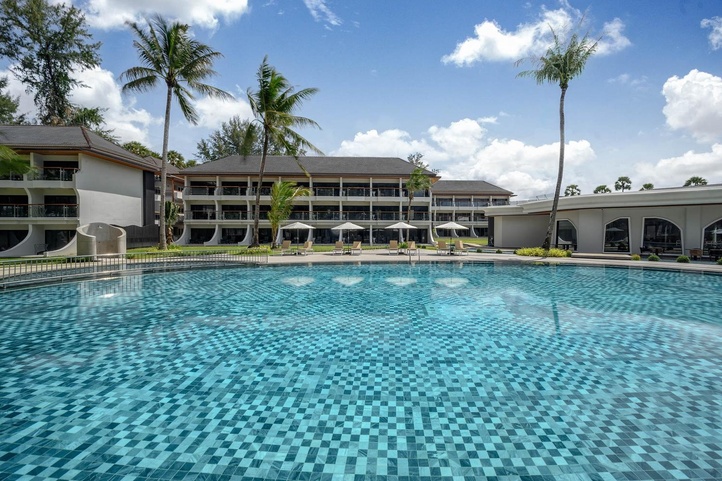 Amora Beach Resort Phuket